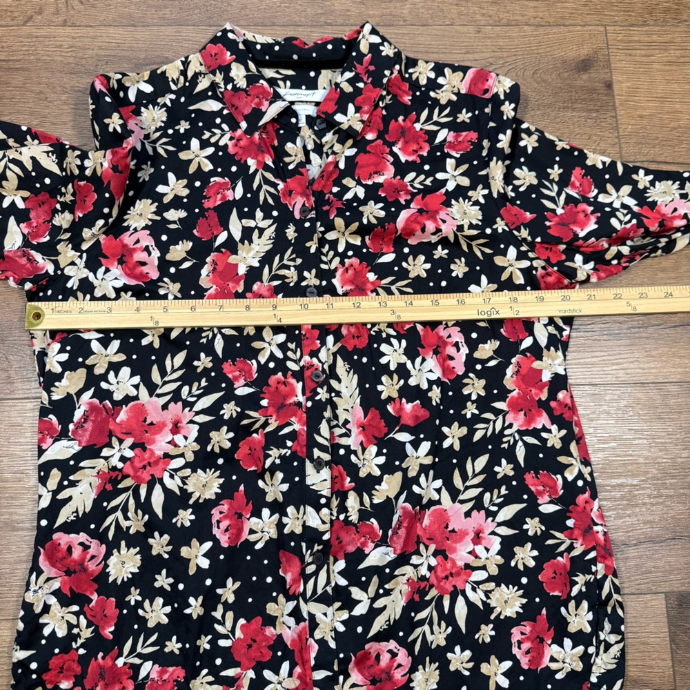 FOXCROFT high‎ end button down floral - Picture 6 of 7